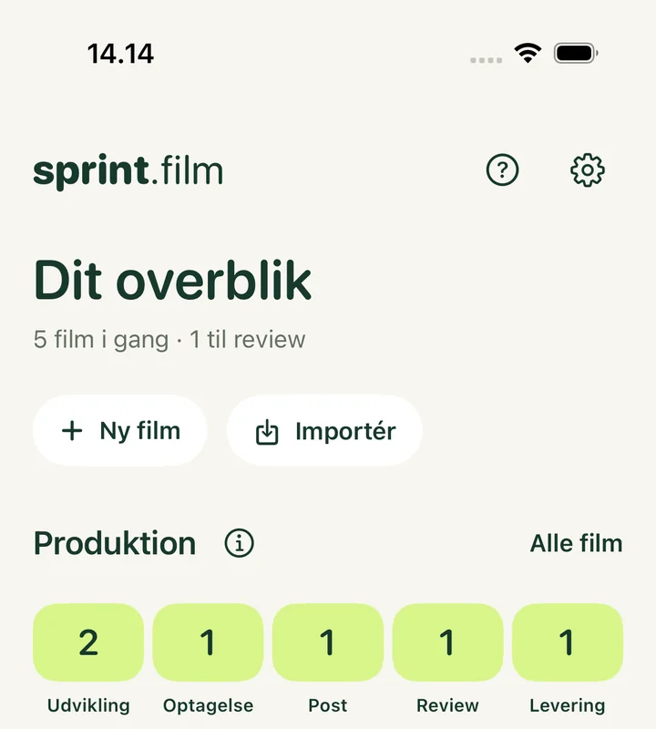 Dit overblik i appen: film fordelt på Udvikling, Optagelse, Post, Review og Levering